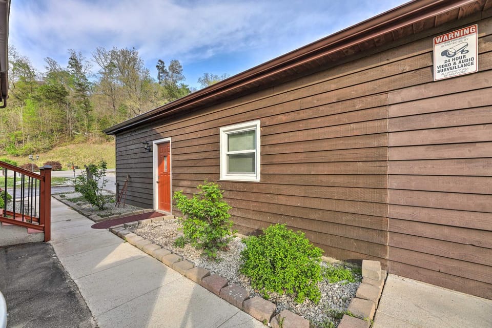 'Lynn' Dog-Friendly Abode w/ Mountain Views! Apartment in Kentucky
