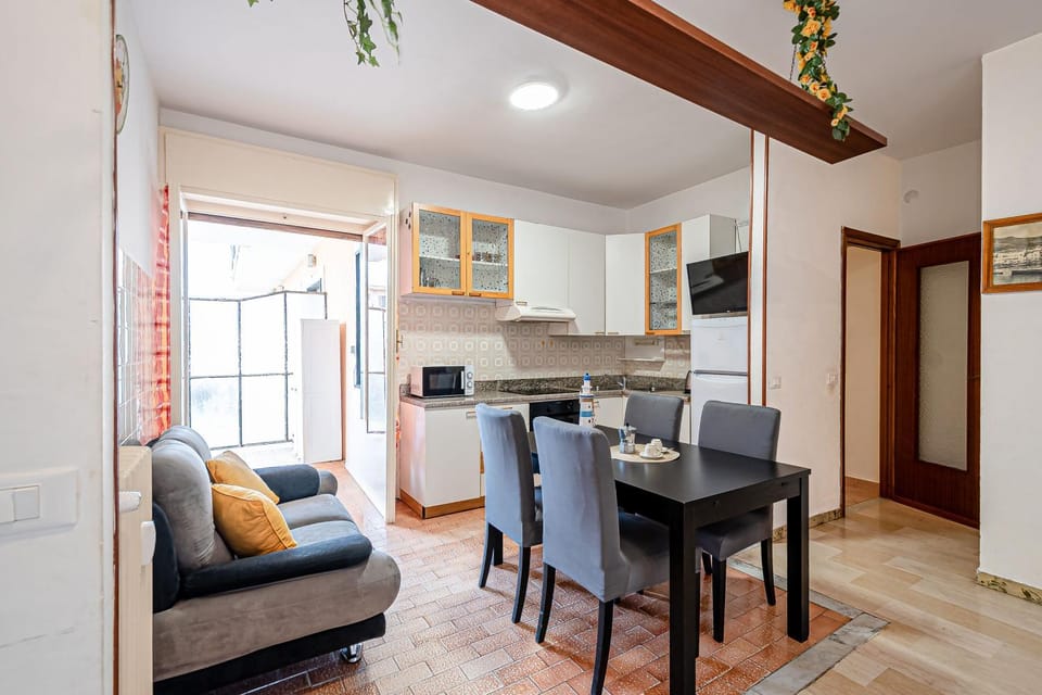 TV and multimedia, Living room, Dining area