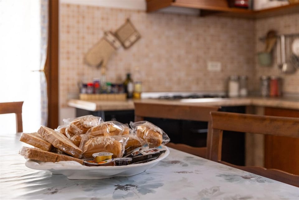 Kitchen or kitchenette, Food and drinks, Food