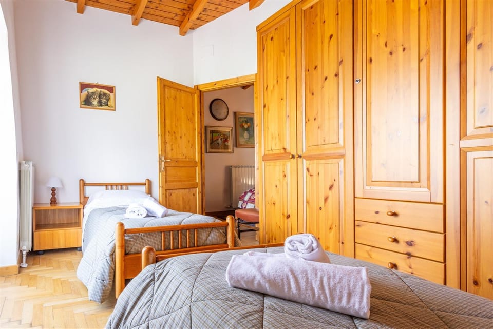 Bed, Bedroom, towels, wardrobe