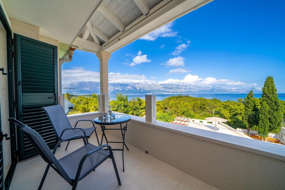 Villa Levante Apartments, quiet location and close to beach, only 300 m from sea Apartment in Split-Dalmatia County