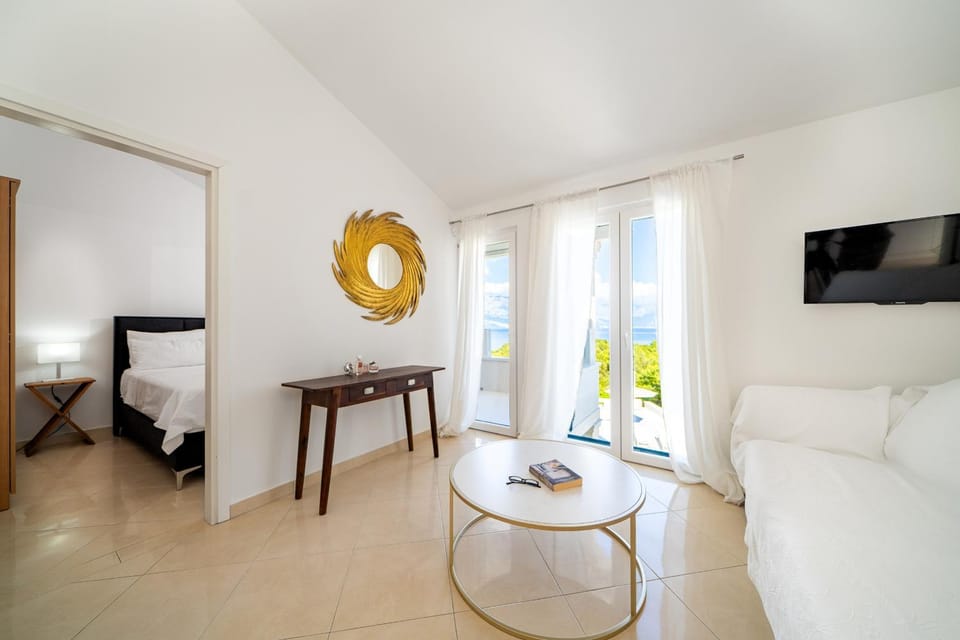 Villa Levante Apartments, quiet location and close to beach, only 300 m from sea Apartment in Split-Dalmatia County
