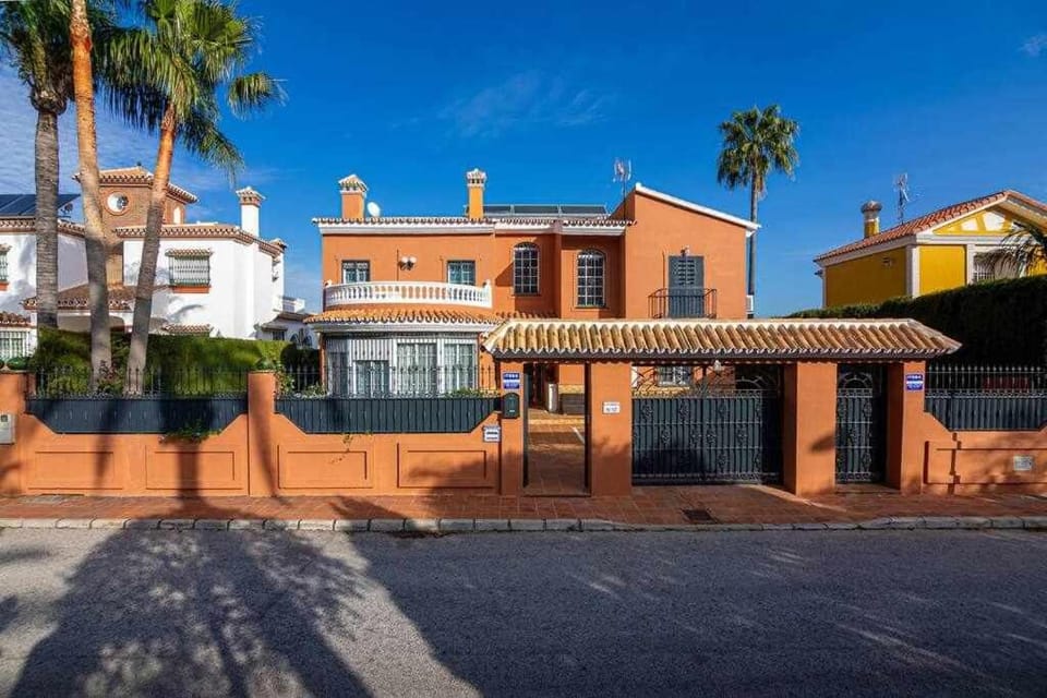 lujosa villa en Alhaurin de la Torre 7 dormitorios Villa in Alhaurín de la Torre