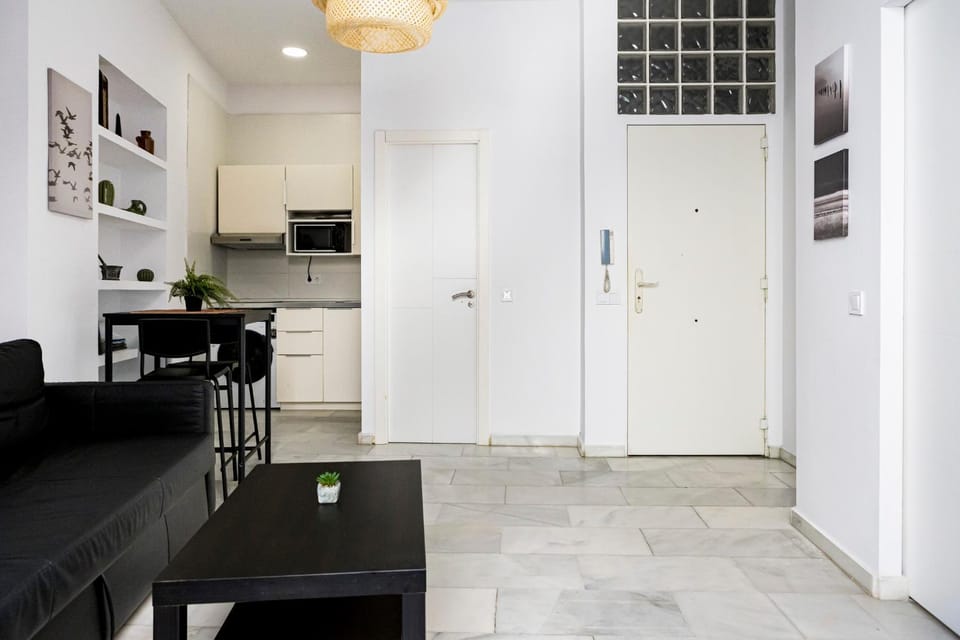 Kitchen or kitchenette, Dining area, minibar, stove
