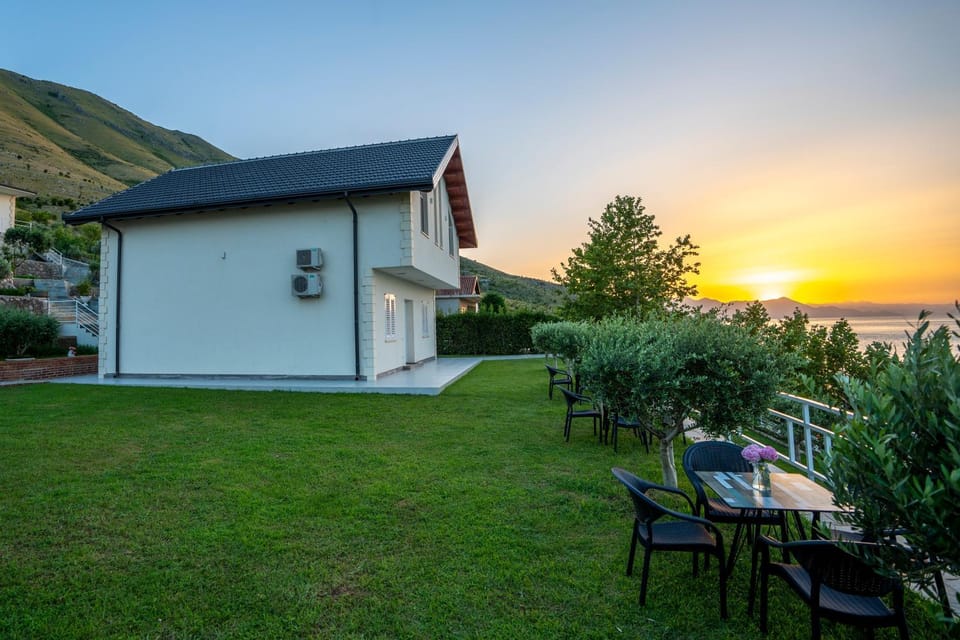 Property building, Natural landscape, Garden view, Lake view, Mountain view, Sunset