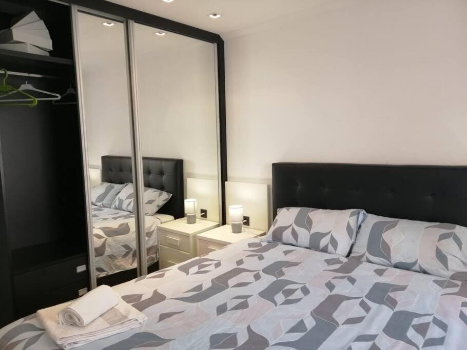 Elche Piso Entero 3 Dormitorios Dobles Apartment in Vinalopó Mitjà