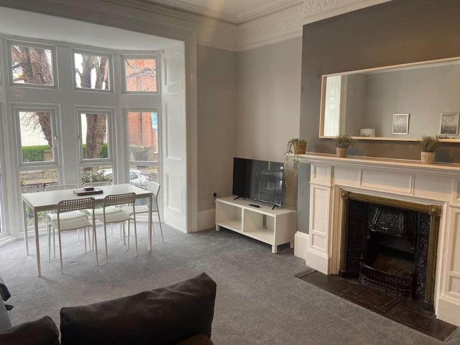 TV and multimedia, Living room, Dining area