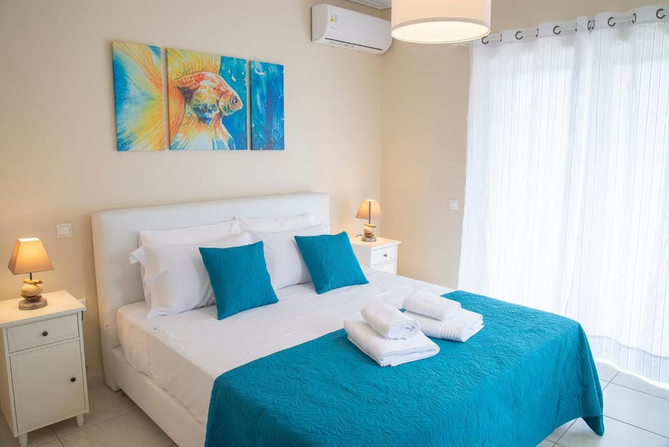 Bed, Photo of the whole room, Bedroom, towels, air conditioner