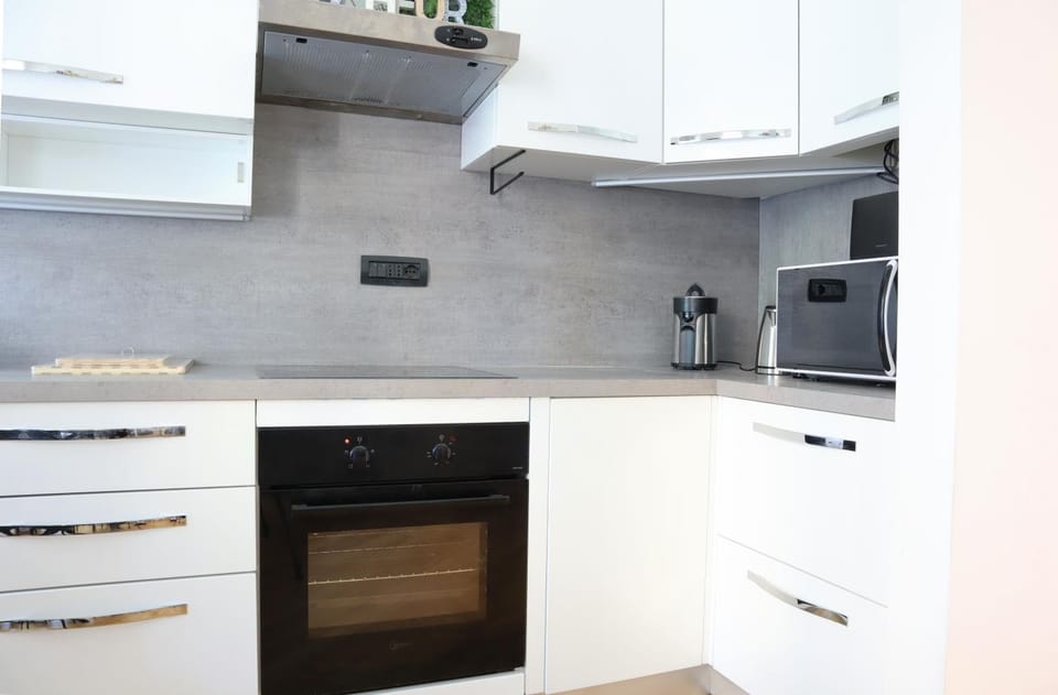 Kitchen or kitchenette, Communal kitchen