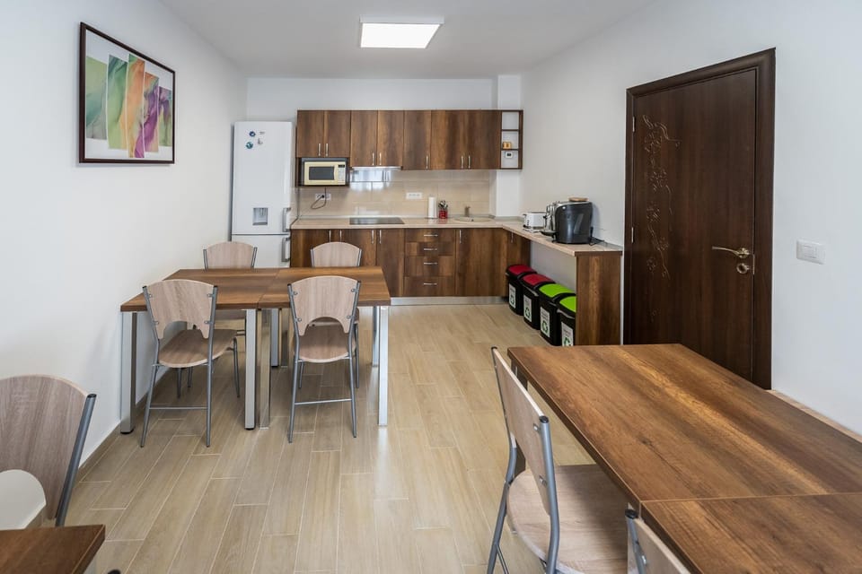 Dining area, Communal kitchen