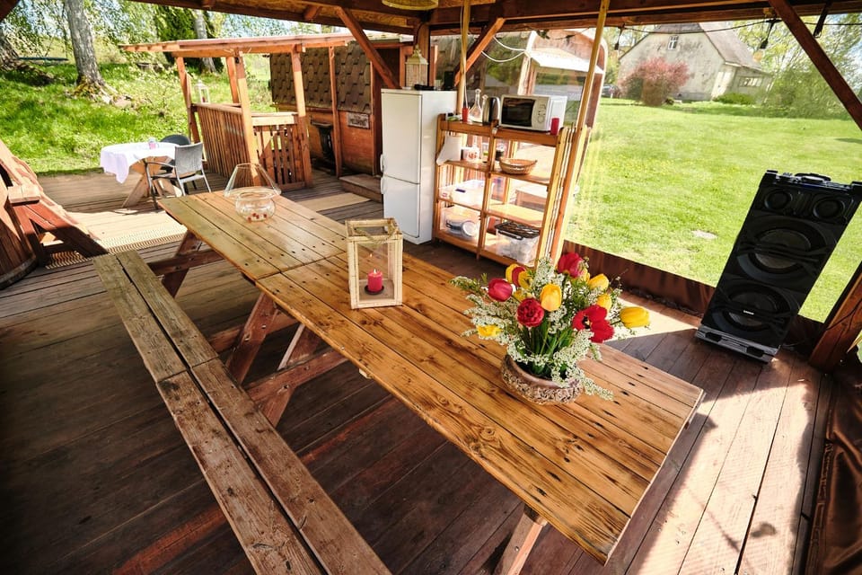 Patio, Spring, Day, Dining area