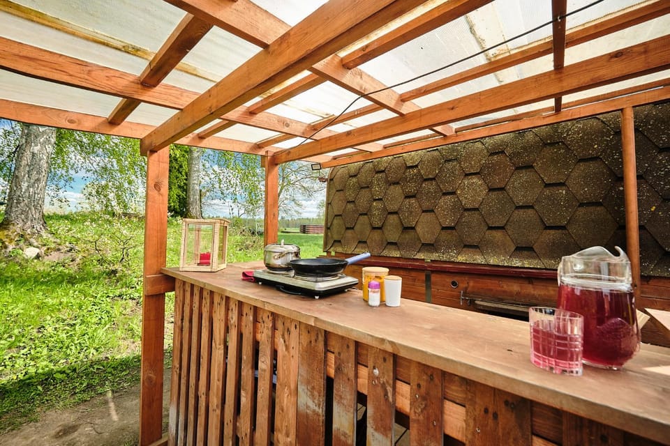 Patio, Day, Dining area