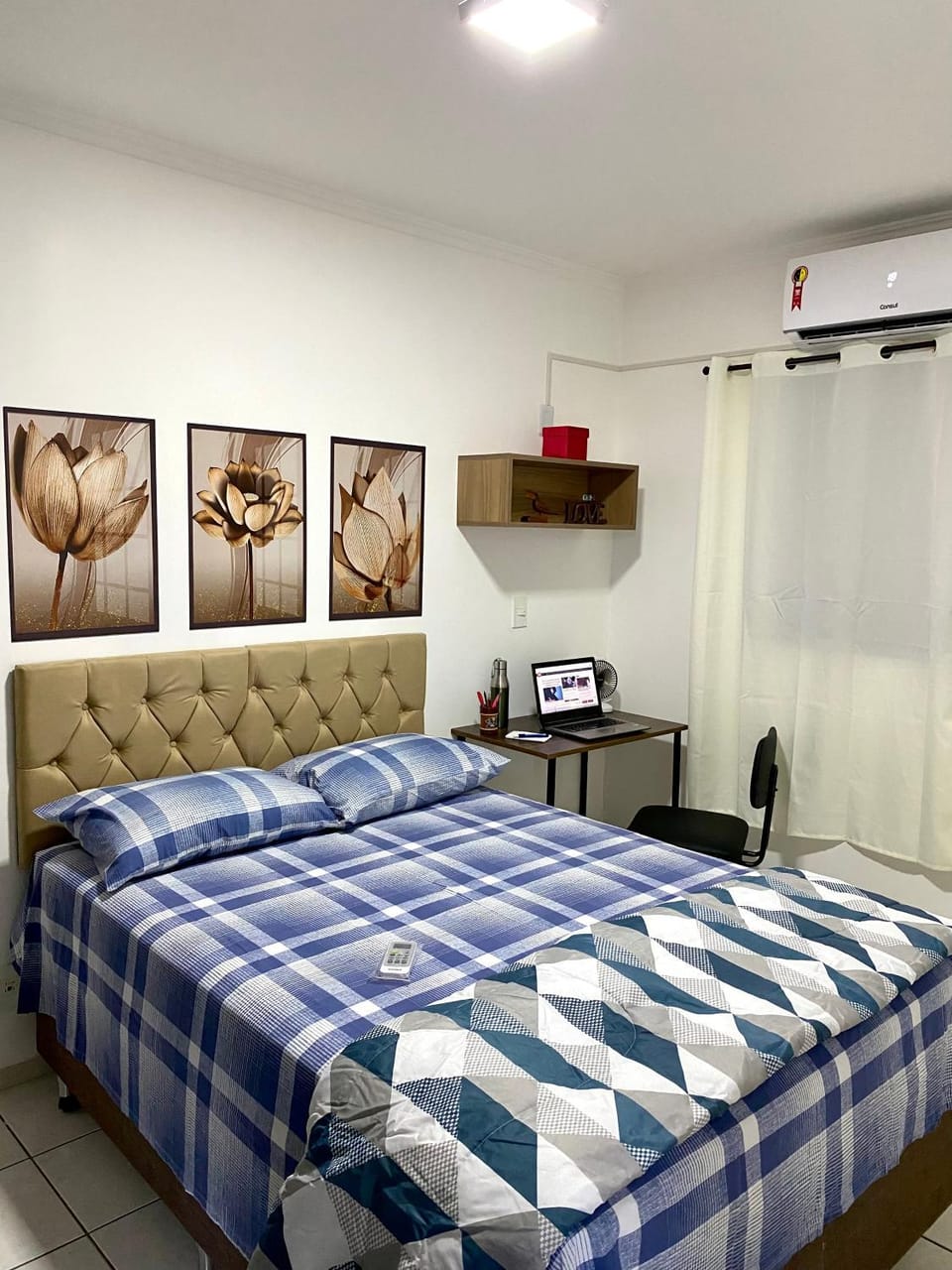 Bed, Photo of the whole room, Bedroom, hair dresser, air conditioner