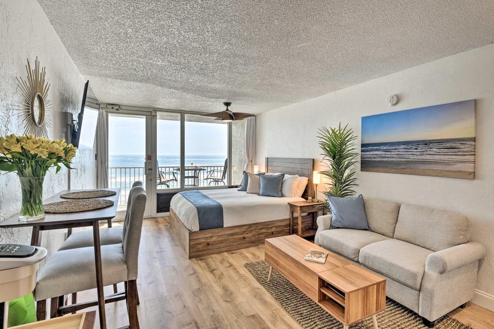 Oceanfront, Fourth-Floor Condo on Daytona Beach! House in Daytona Beach Shores