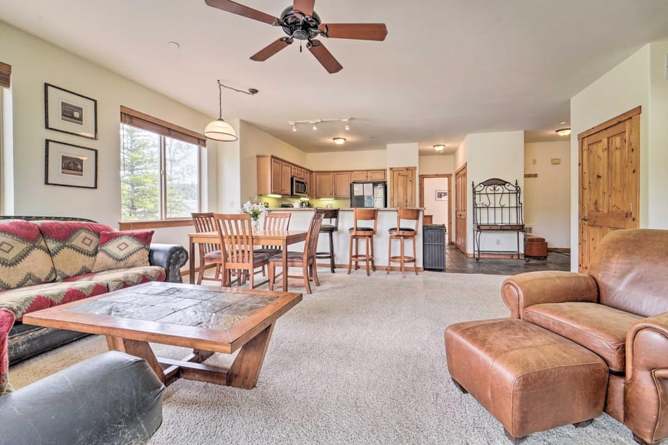 2 Mi to Donner Lake: Walkable Truckee Condo! House in Truckee