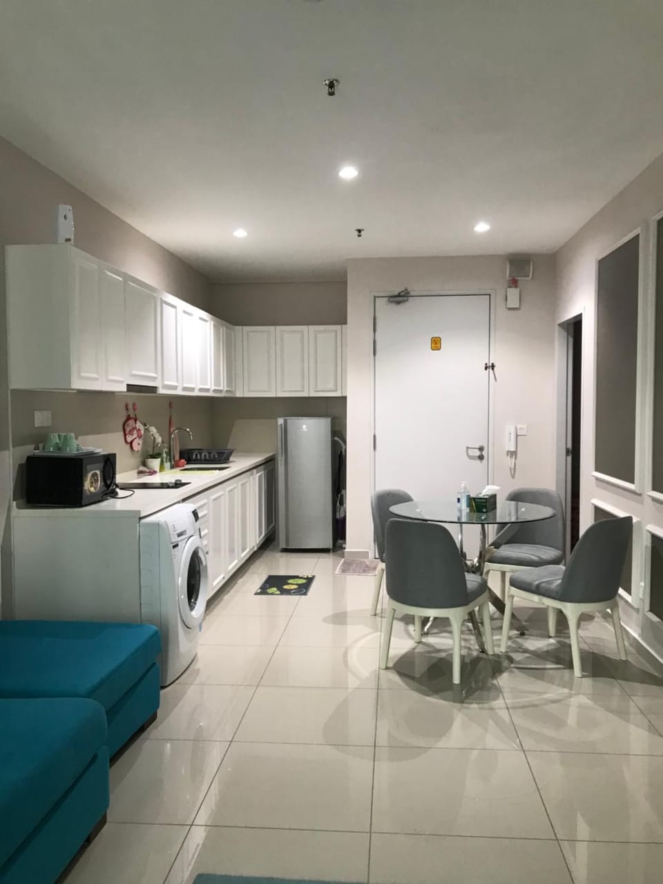 Kitchen or kitchenette, Dining area