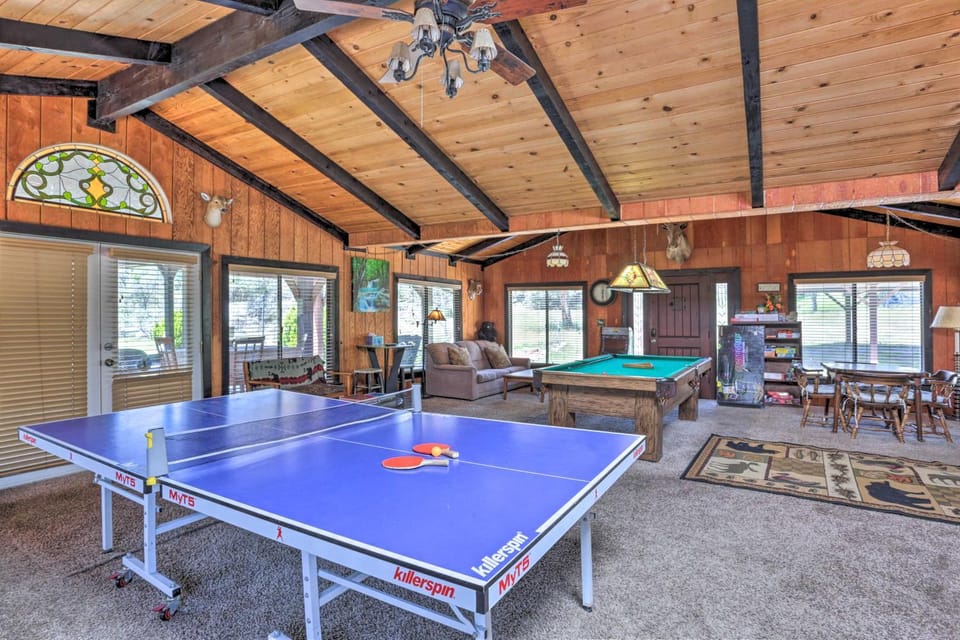Gorgeous Oakhurst Retreat w/ Swimming Hole! House in Oakhurst