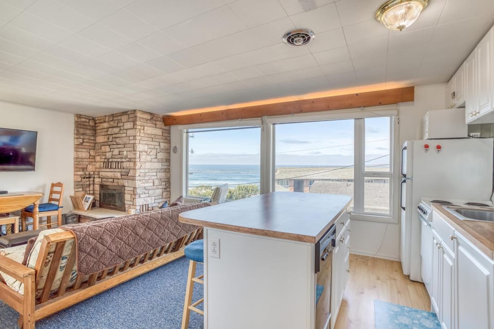 Wycliff #15 House in Lincoln City