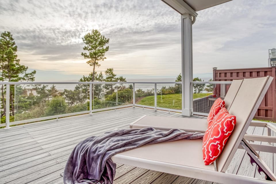 Panoramic Point House in Lincoln City