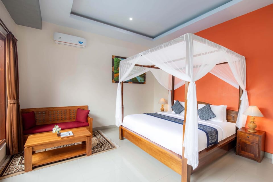 Bed, Photo of the whole room, Seating area, Bedroom, air conditioner