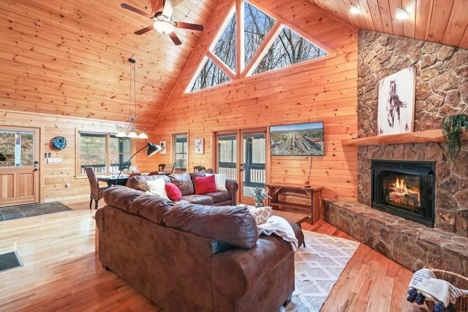 TV and multimedia, Living room, Seating area, fireplace, flat iron
