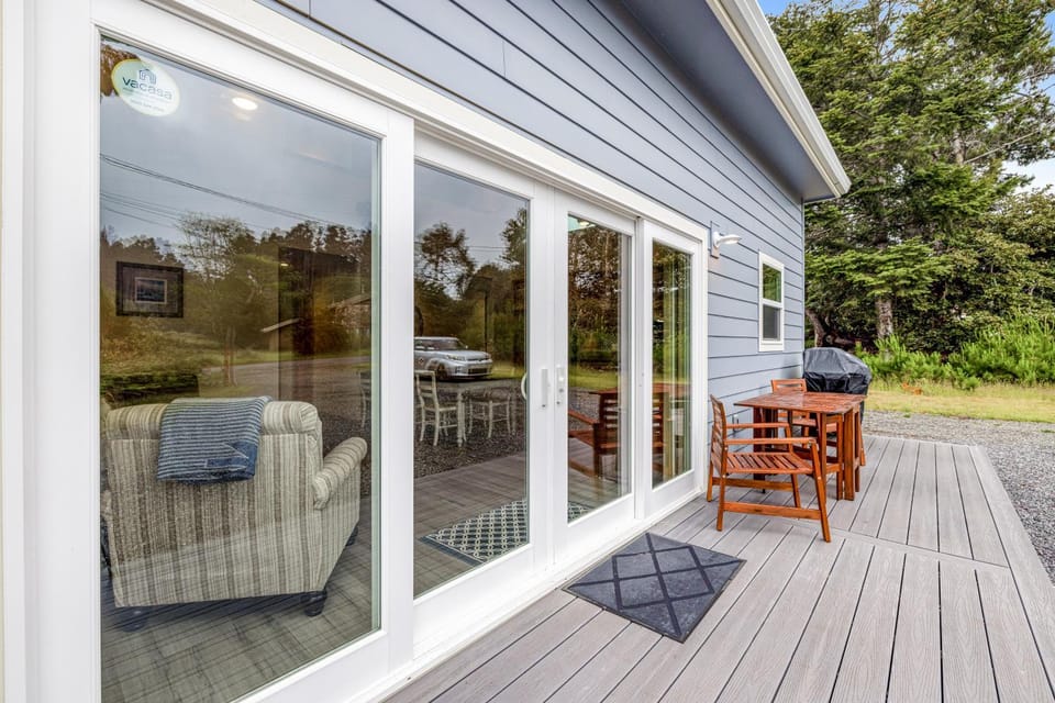 New Home- Minutes from Beach Foosball & Yard House in Mendocino County