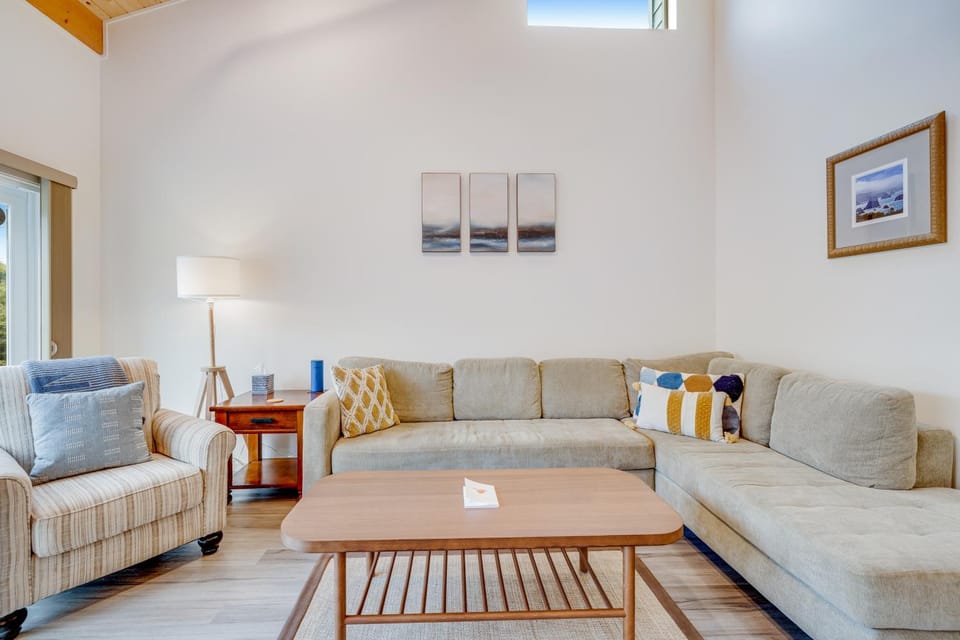 New Home- Minutes from Beach Foosball & Yard House in Mendocino County