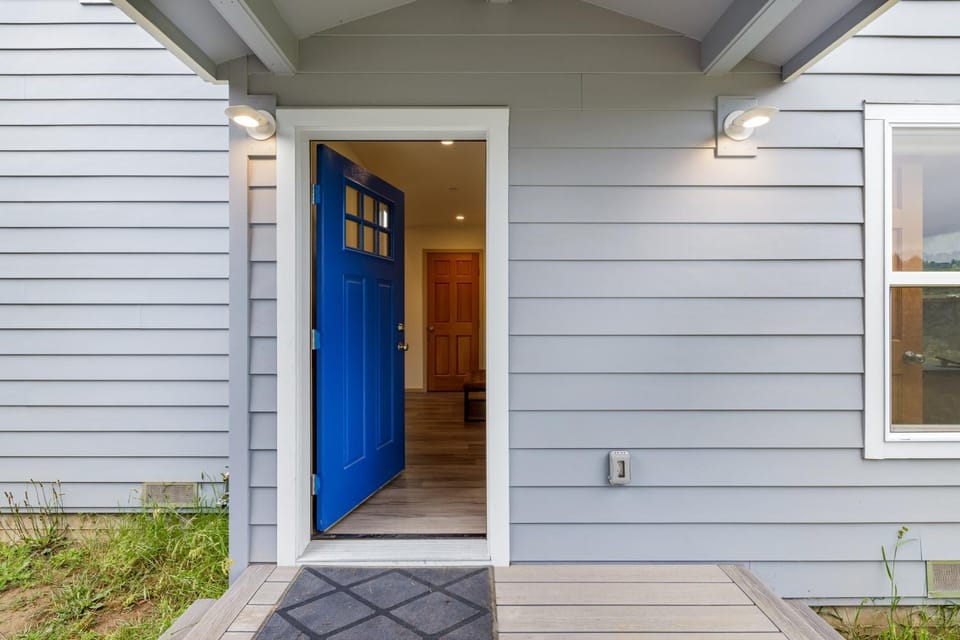 New Home- Minutes from Beach Foosball & Yard House in Mendocino County