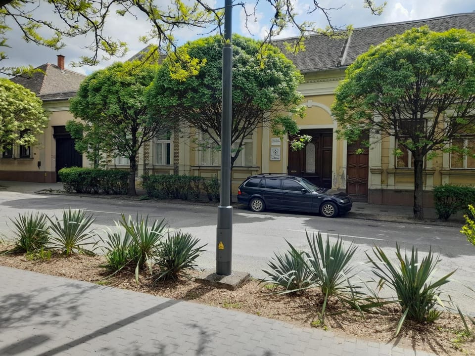 Property building, Facade/entrance, Parking