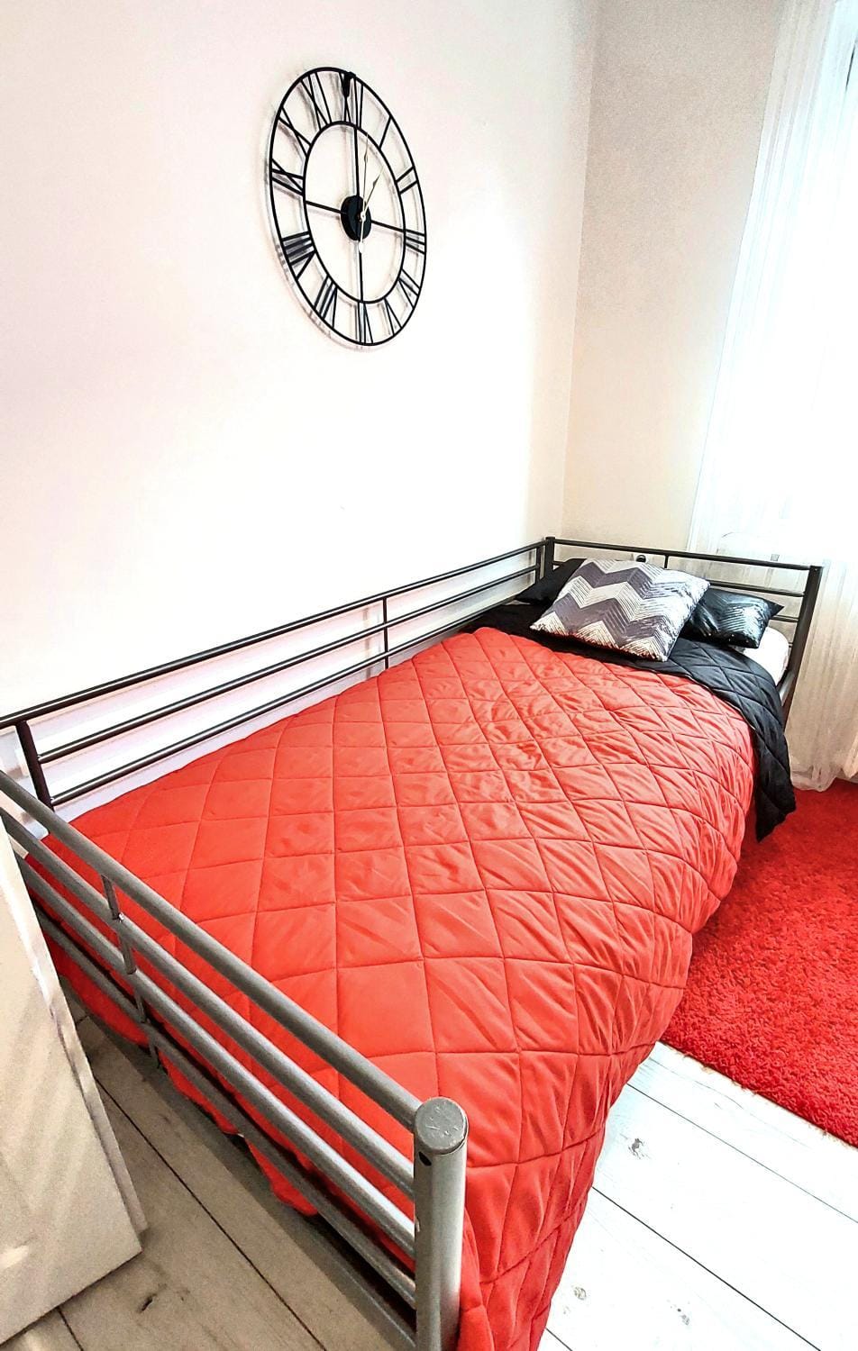 Bed, Photo of the whole room