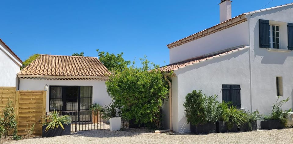 Saskia's loft Mazan -Studio cosy au calme proche du Ventoux House in Mazan