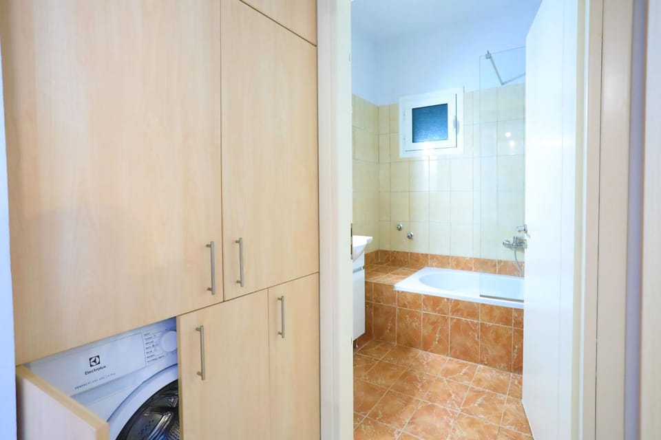 Bathroom, Bath