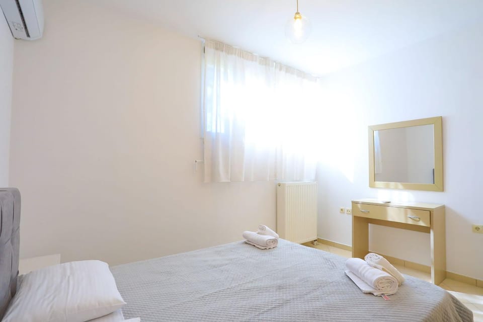 Bed, Bedroom, towels, wardrobe, air conditioner