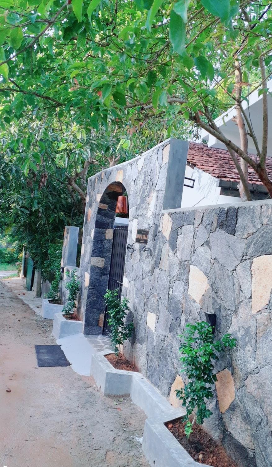 Facade/entrance