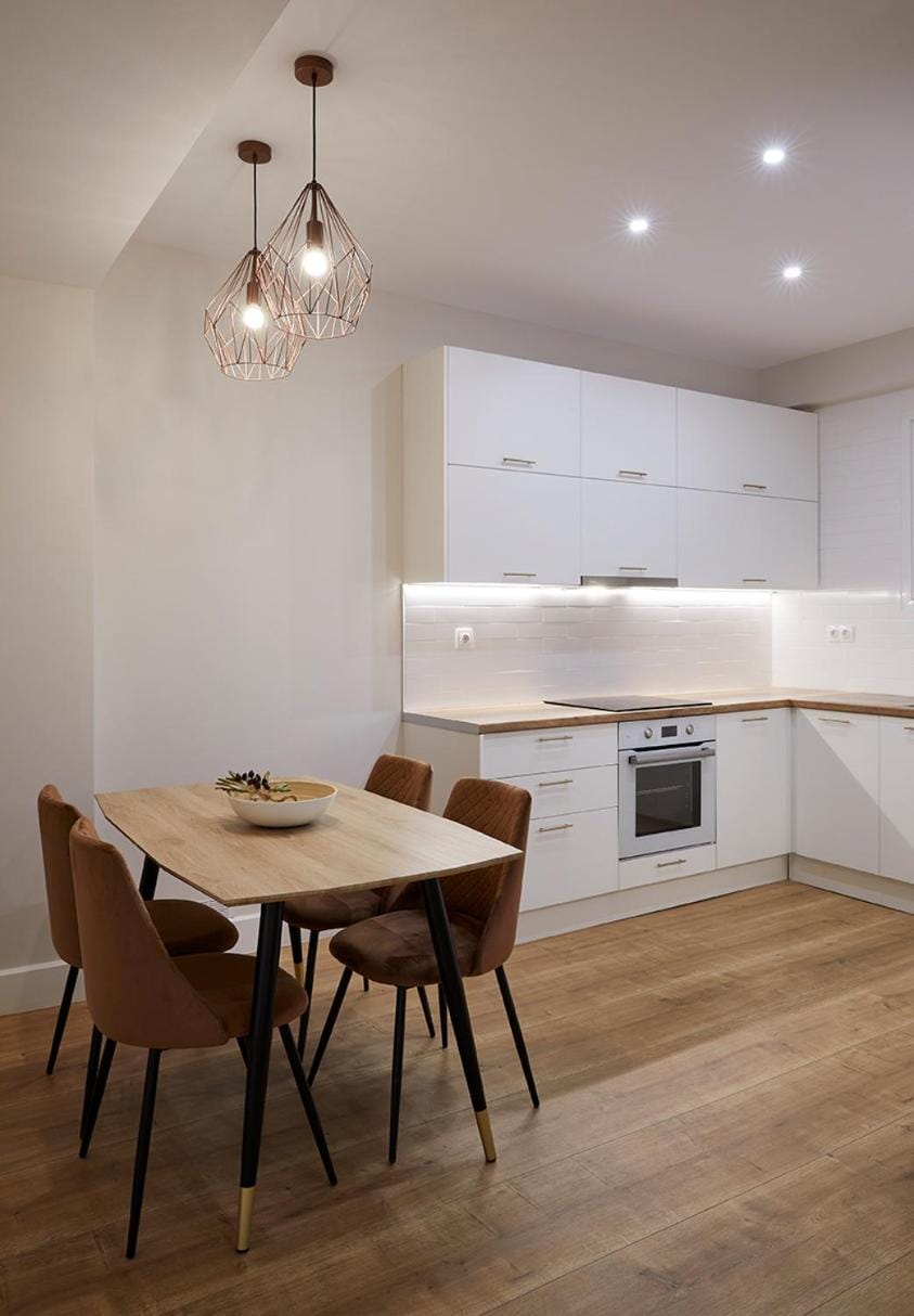 Kitchen or kitchenette, Dining area