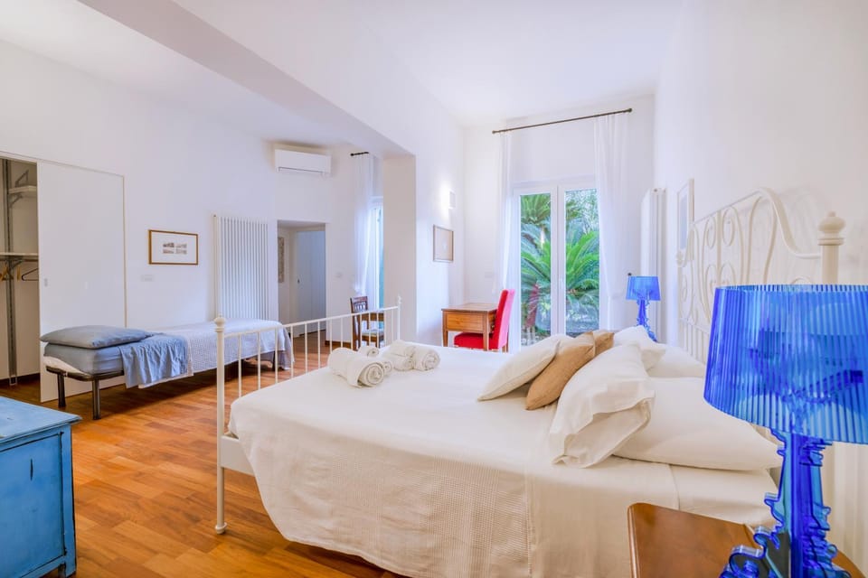Bedroom, air conditioner