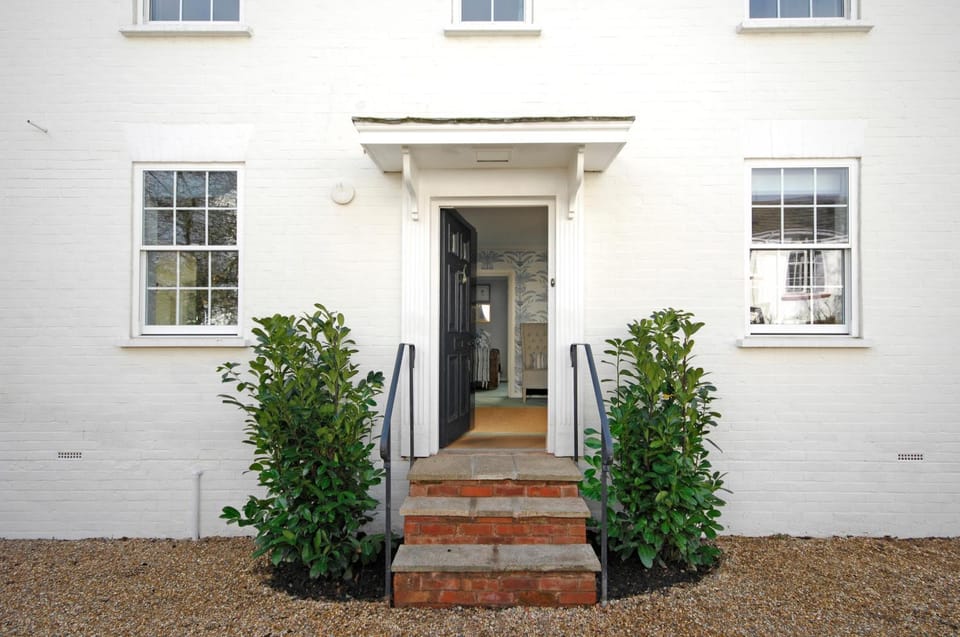 Montpellier House, Centrally Located, Large Garden House in Henley-on-Thames