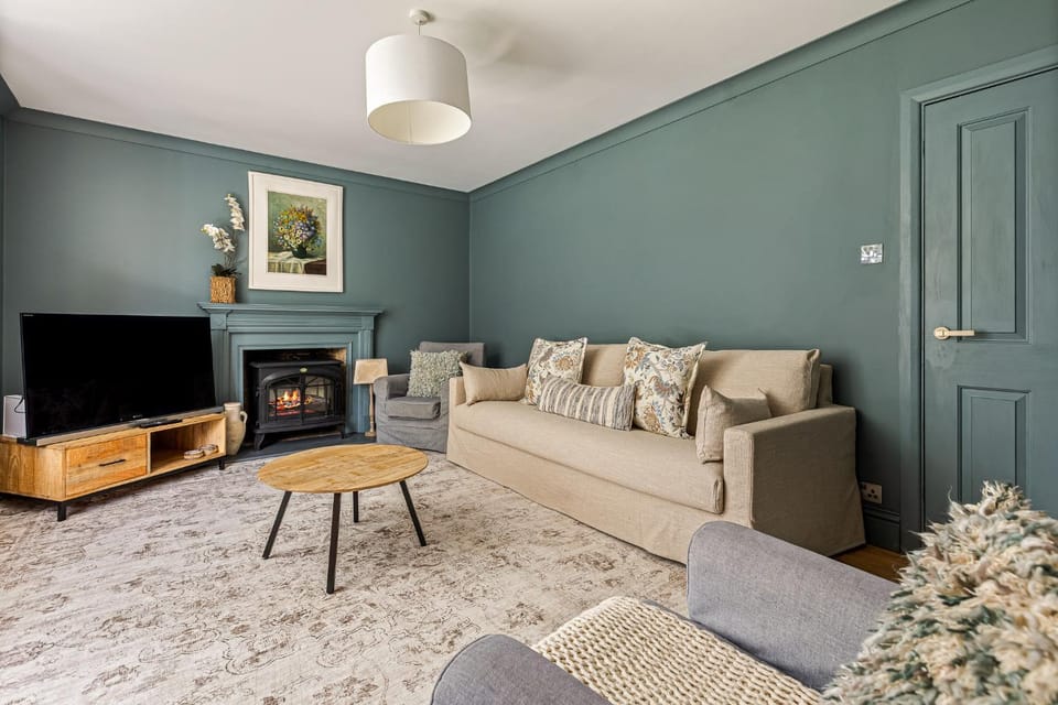 Montpellier House, Centrally Located, Large Garden House in Henley-on-Thames
