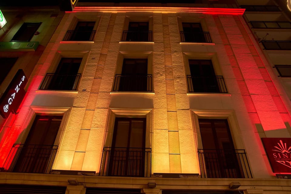 Facade/entrance