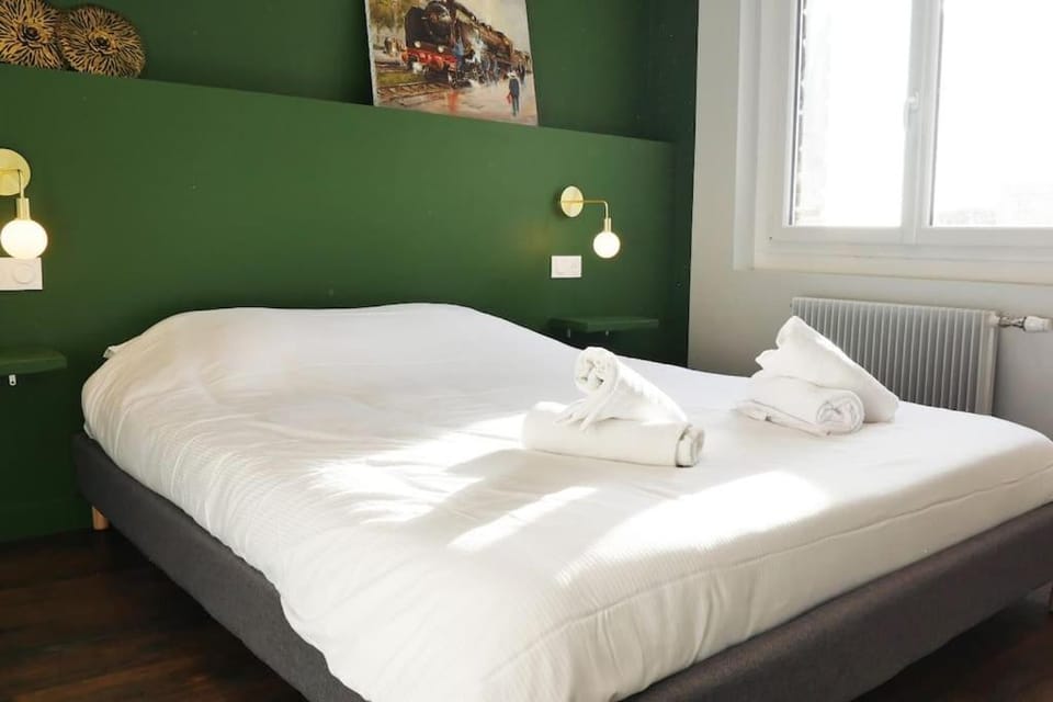 Bed, Bedroom