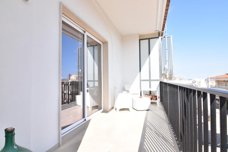 Property building, Balcony/Terrace