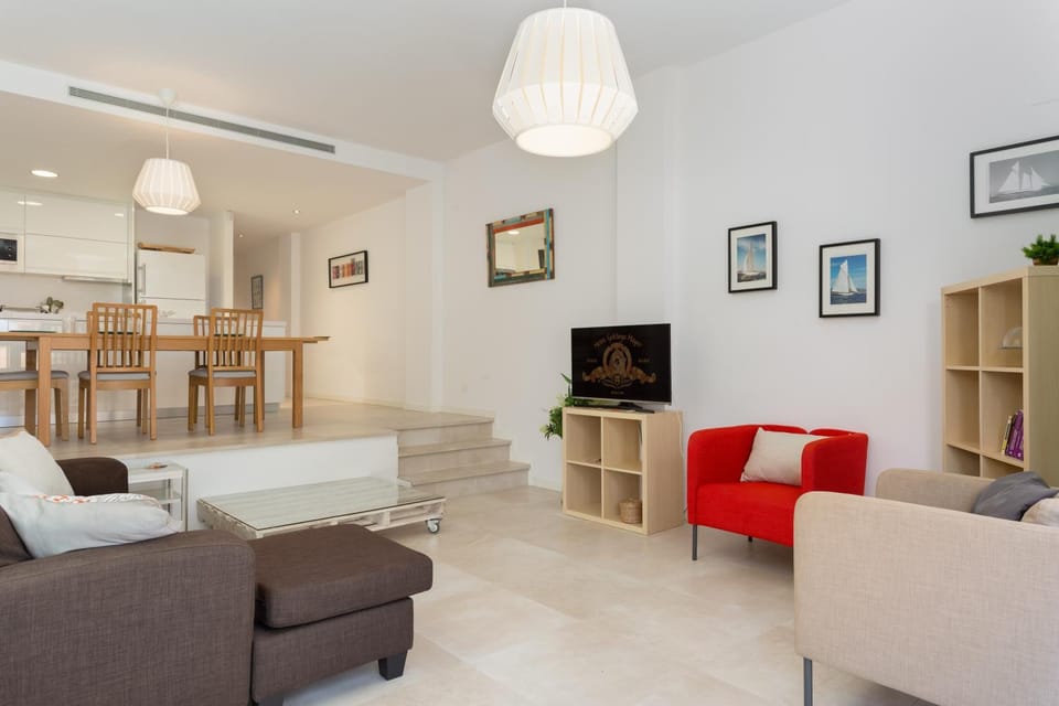 Kitchen or kitchenette, Living room, Seating area, kitchen