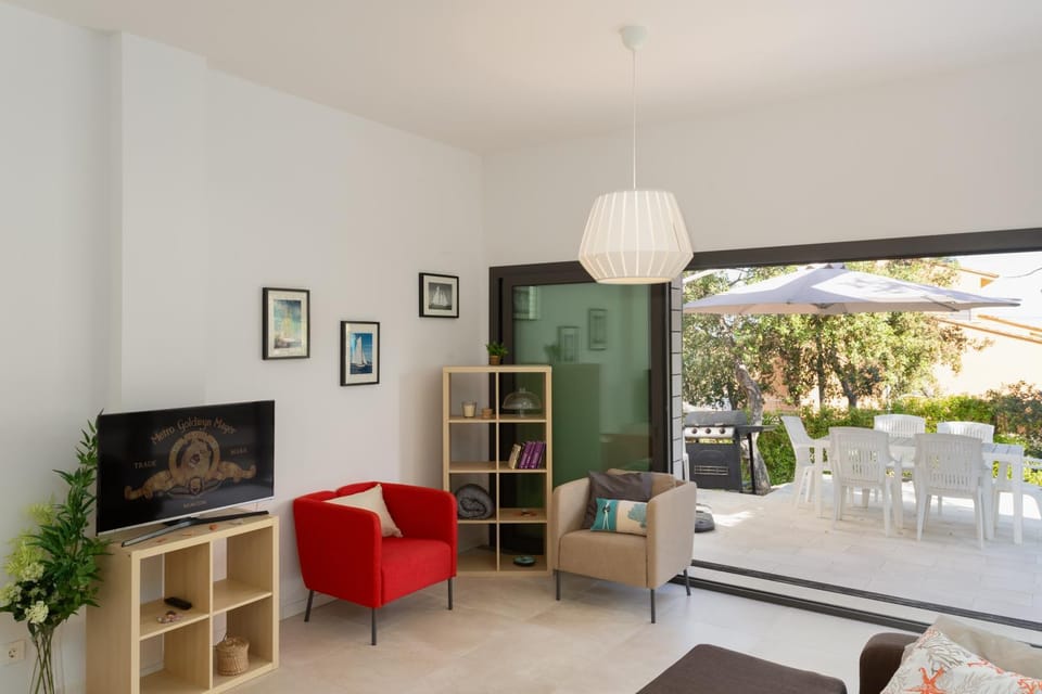 Patio, Balcony/Terrace, Living room, Seating area, Dining area, Inner courtyard view