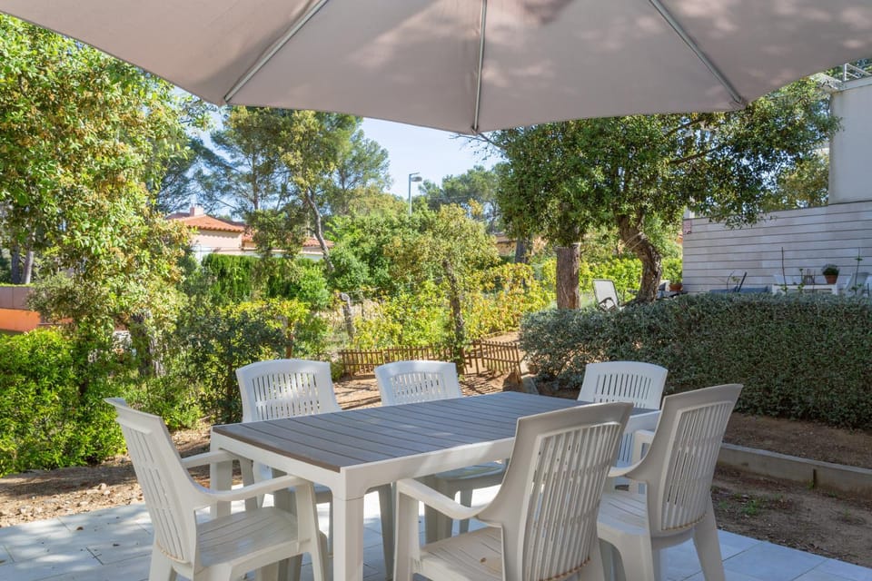 Patio, Dining area