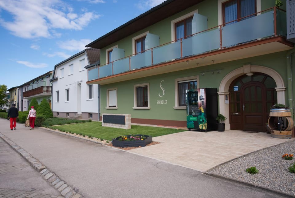 Property building, Facade/entrance