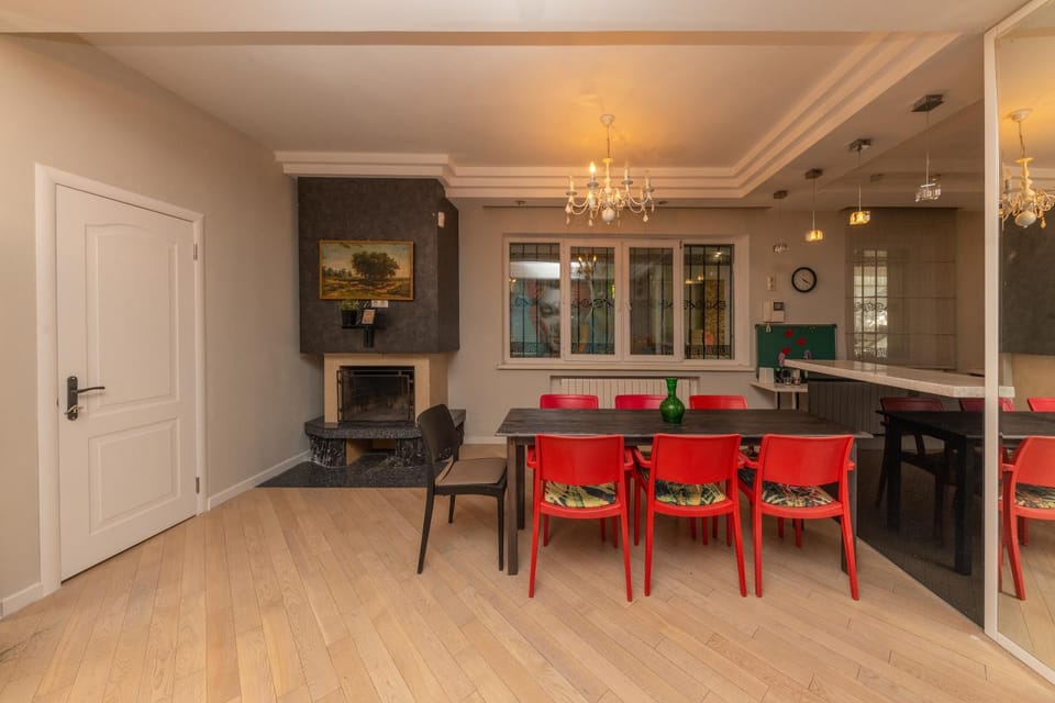 Seating area, Dining area