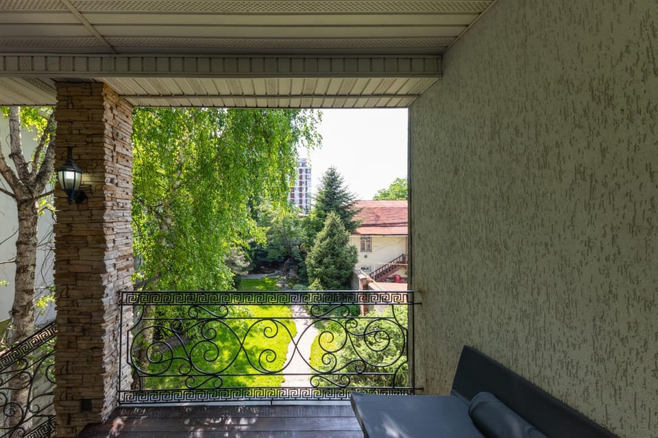 Balcony/Terrace, Garden view