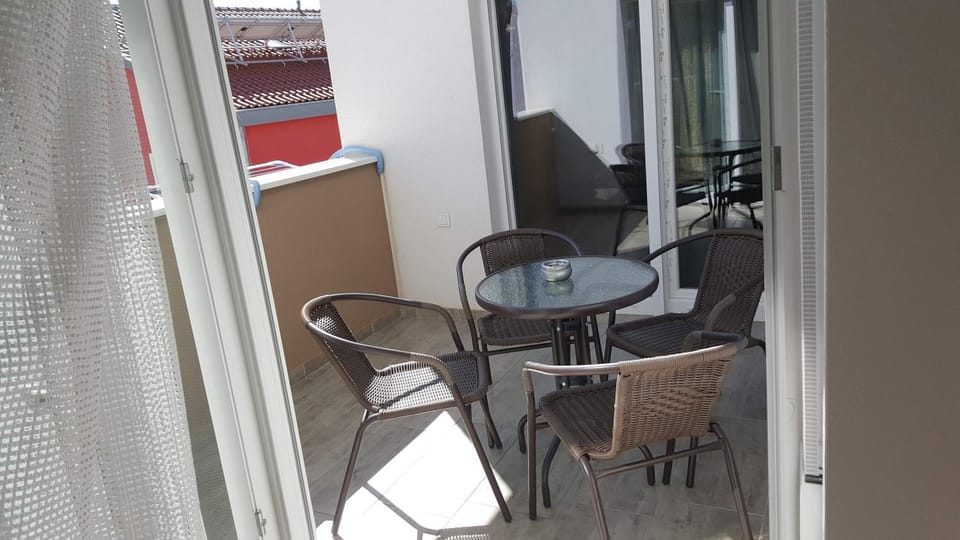 View (from property/room), Balcony/Terrace, Seating area