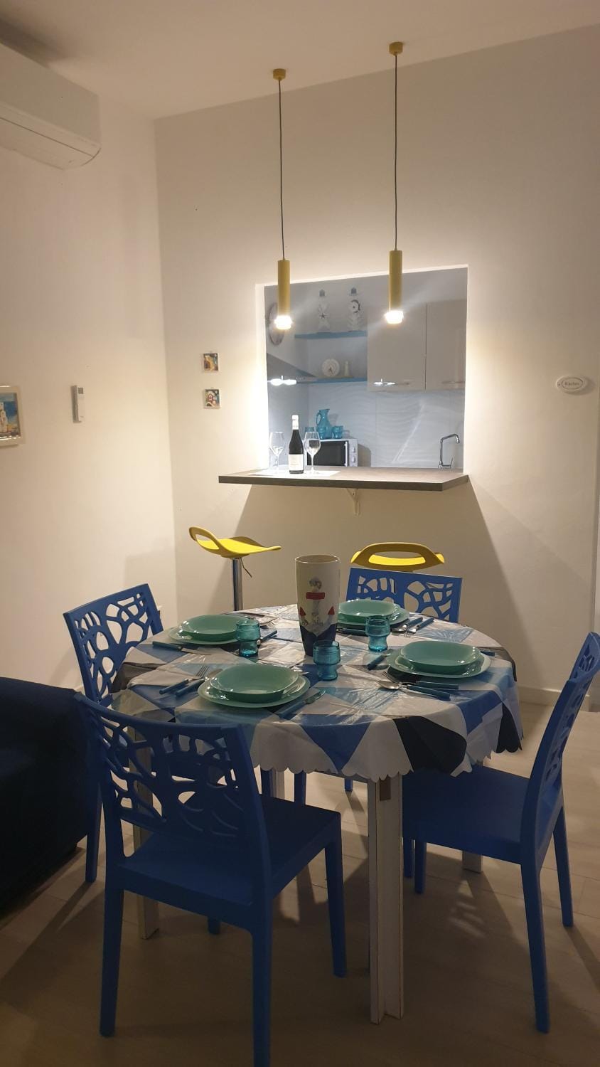 Seating area, Dining area