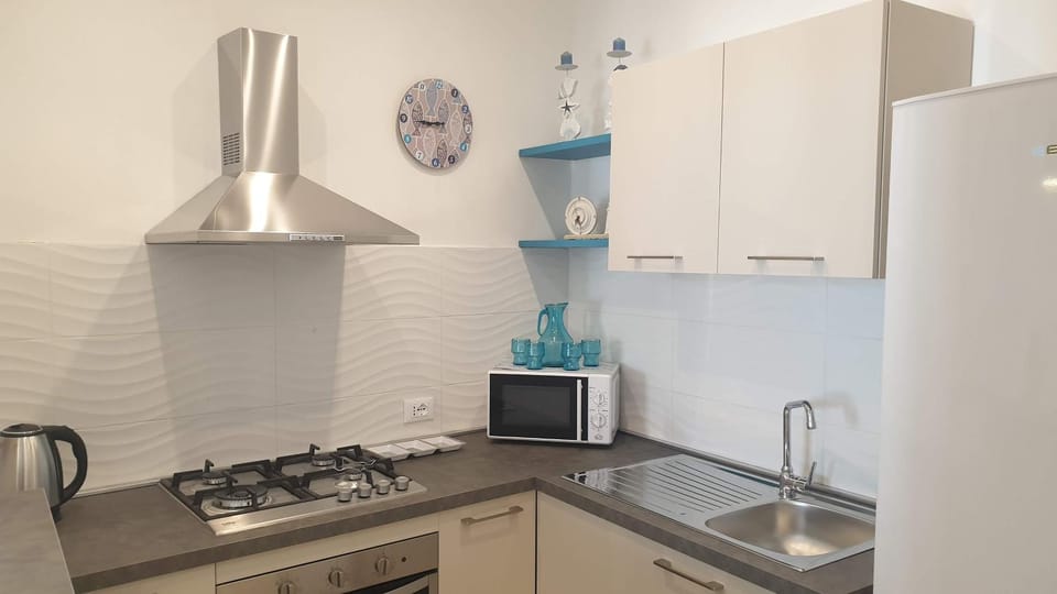 Restaurant/places to eat, Kitchen or kitchenette, minibar, pet friendly, stove